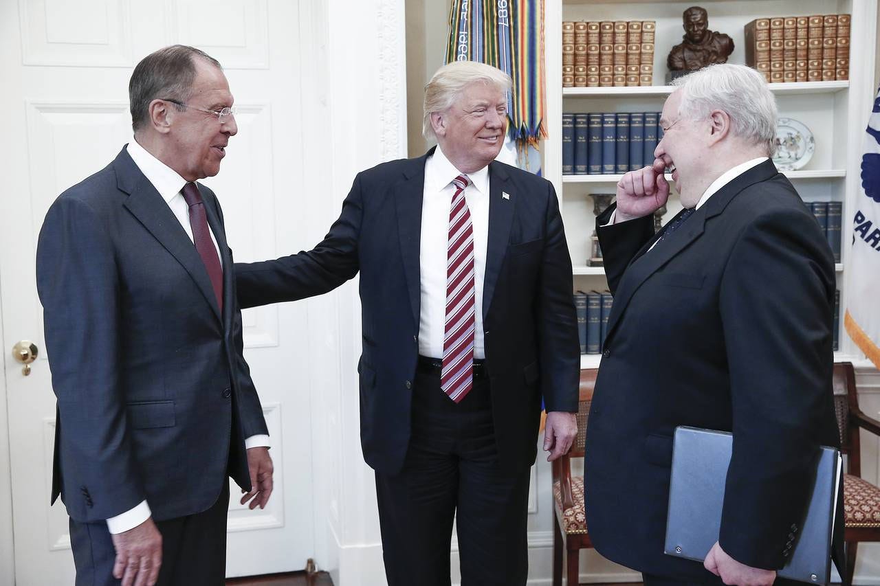 An image of Trump laughing with Putin's top ministers before handing them classified info