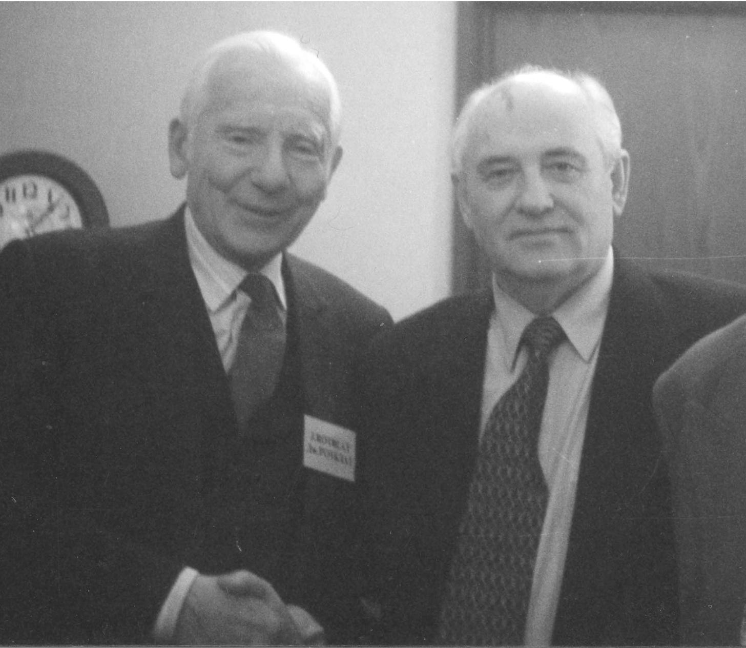 Joseph Rotblat with Soviet President Mikhail Gorbachev during a Pugwash workshop in Moscow, February 1995. (Pugwash)