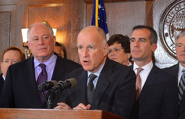 Photo of California Governor Jerry Brown in 2014 talking about the need for restructures to address climate change, via Wikimedia Commons