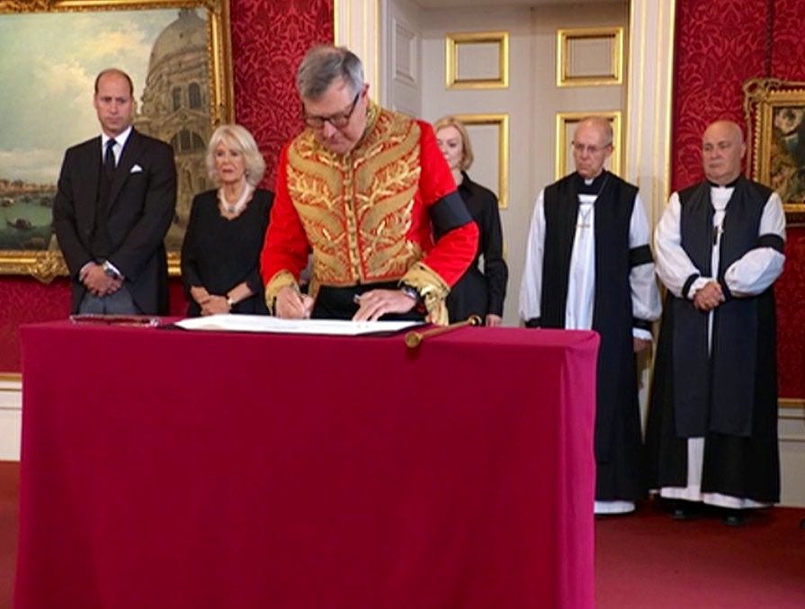 The Burgon Society on Twitter: "The Duke of Norfolk, Earl Marshal, signs  the declaration. He wears Court Uniform of scarlet coatee heavily  embroidered with goldwork in a distinct oakleaf pattern  https://t.co/XXn8sEp4ZC" /