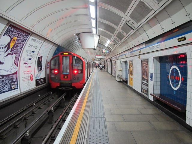 Oxford Circus tube station, Victoria Line