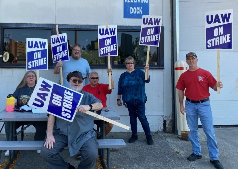 Photo of UAW Local 475 members on strike at Eaton Aerospace in Jackson, MI. 