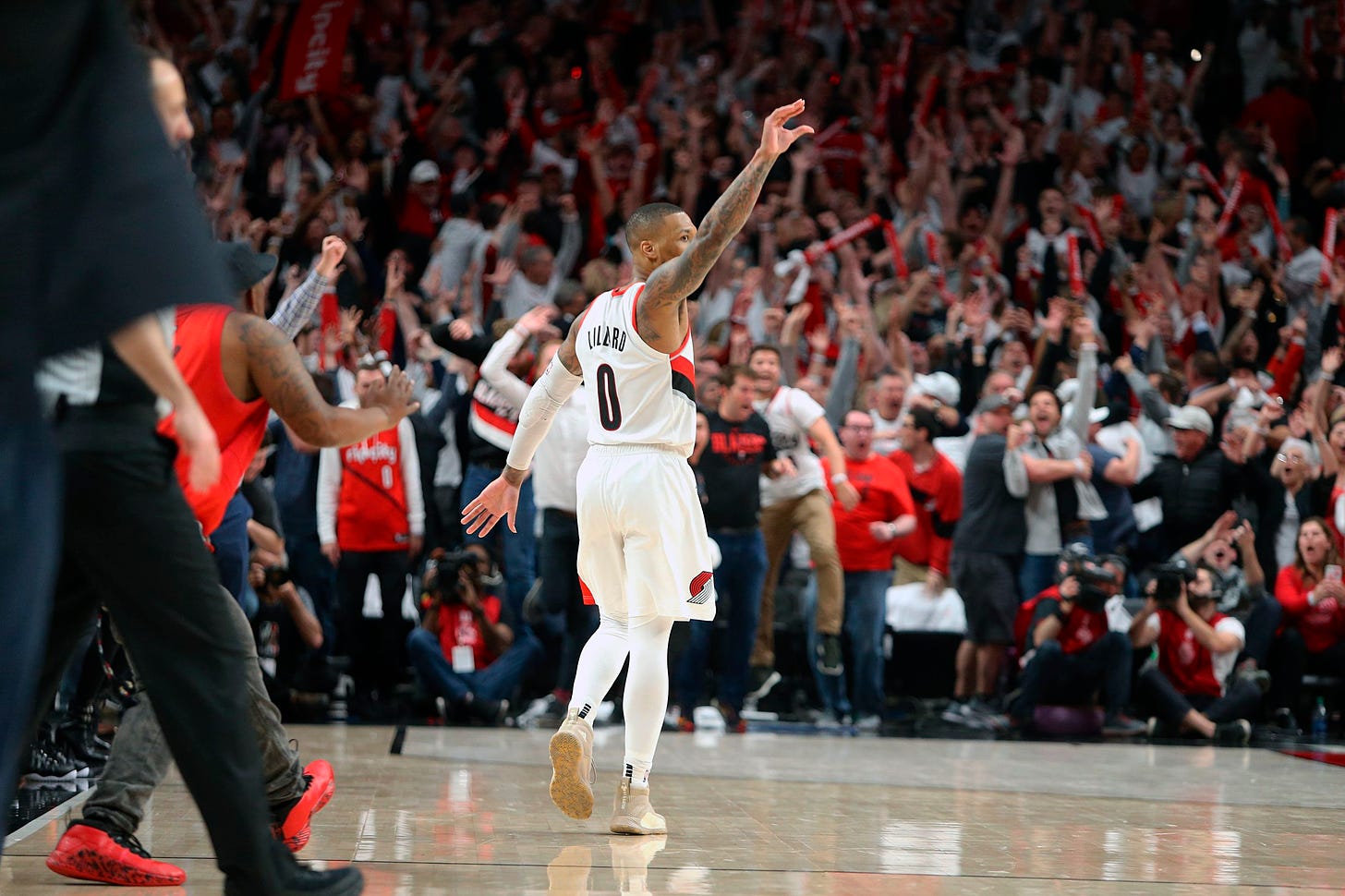 Damian Lillard Okc / Stunning Damian Lillard Buzzer Beater Ousts Okc In Nba 7news Com Au - His ...