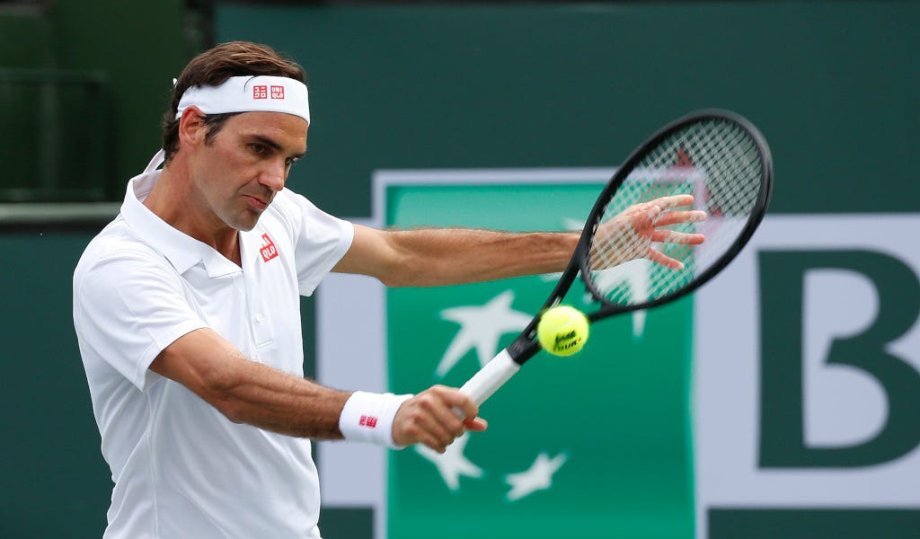 Double-handed or one-handed backhand? Roger Federer gives advice to kids -  Tennis365