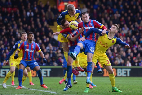 arsenal beats off crystal palace bare soccer back premier league 2015