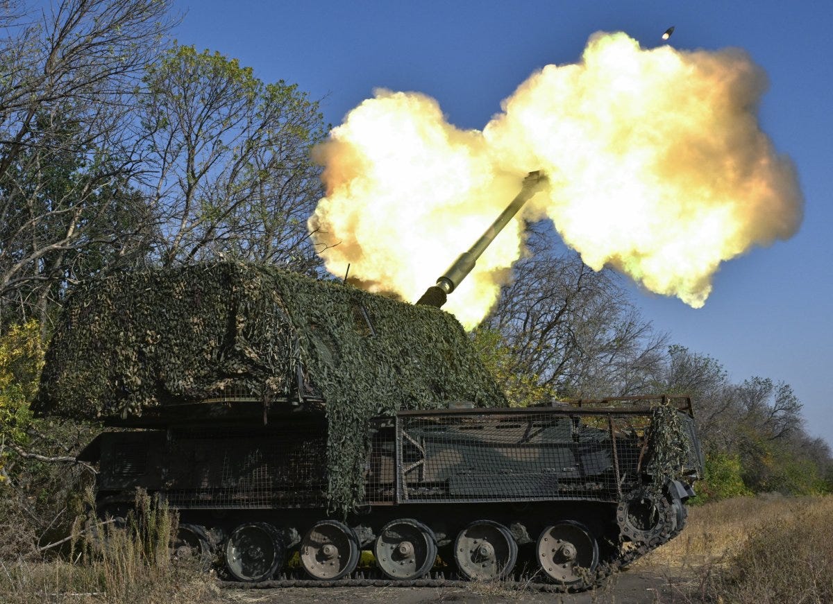 Ukraine, fires, howitzer, at, Russian, military