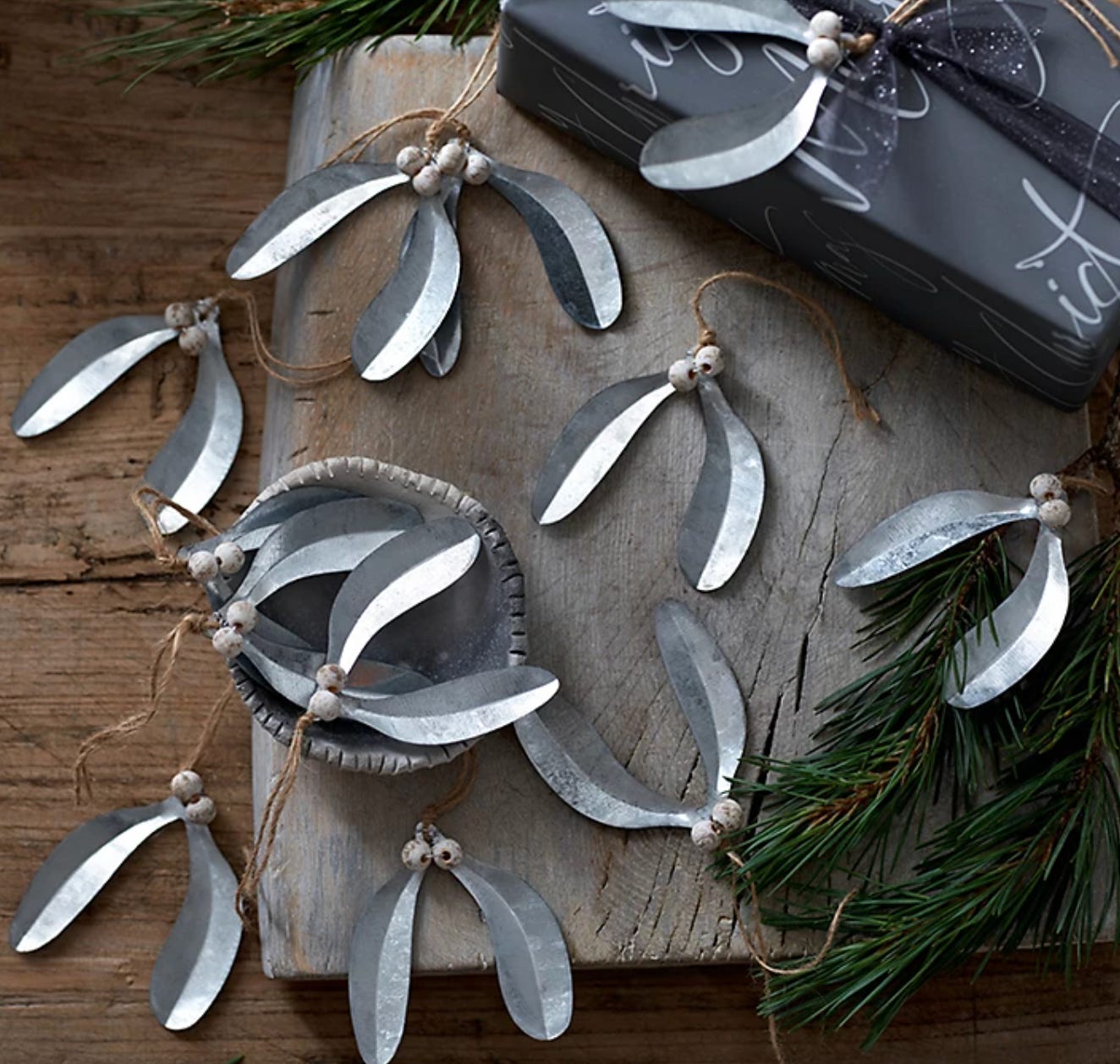 metal mistletoe decorations