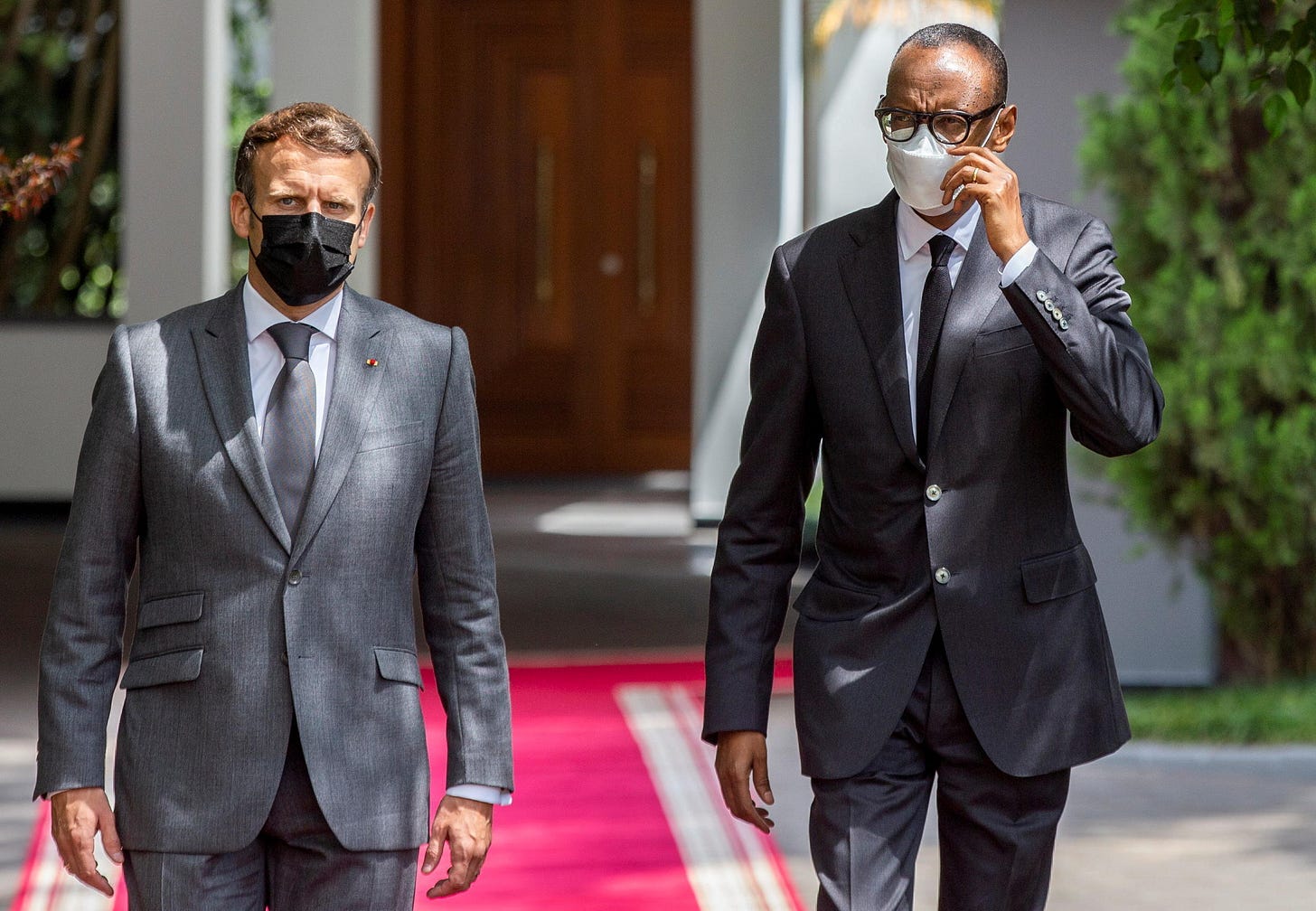 French President Emmanuel Macron and Rwandan President Paul Kagame at the Presidential Palace in Kigali, Rwanda, on 27 May  2021.