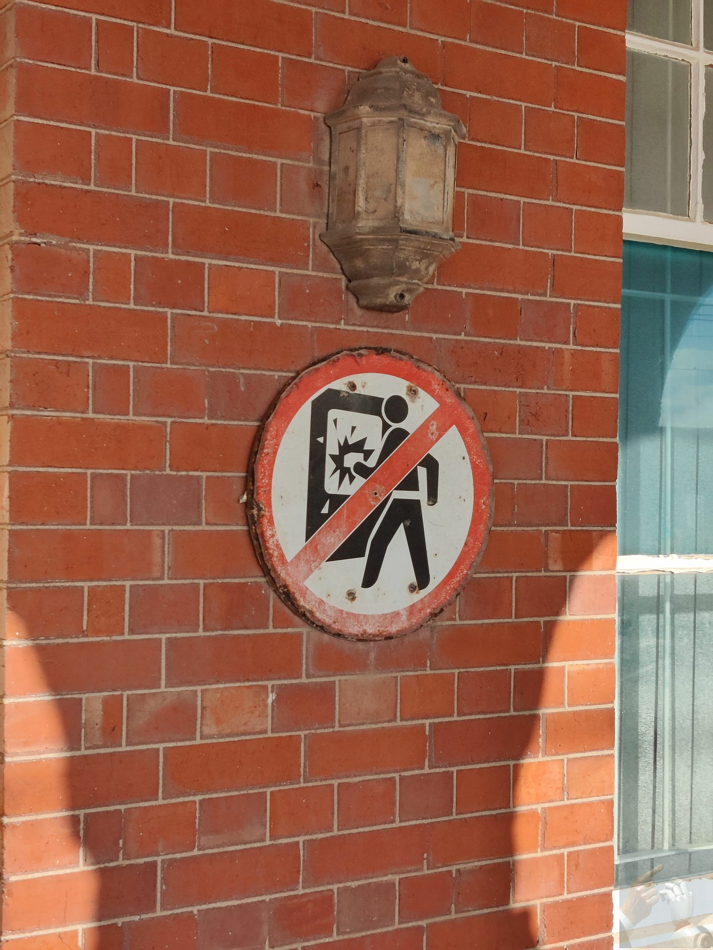 Sign: Do not smash windows