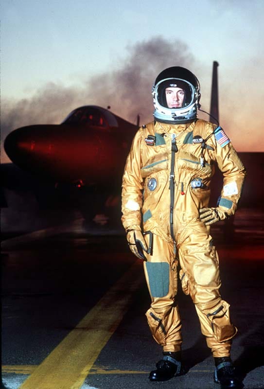 U-2 & pilot-suit.