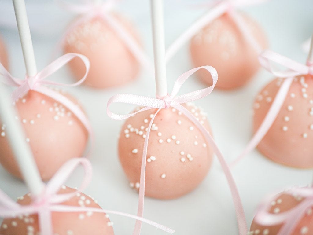 This image has an empty alt attribute; its file name is pink-bow-cake-pops-h-1024x769.jpg