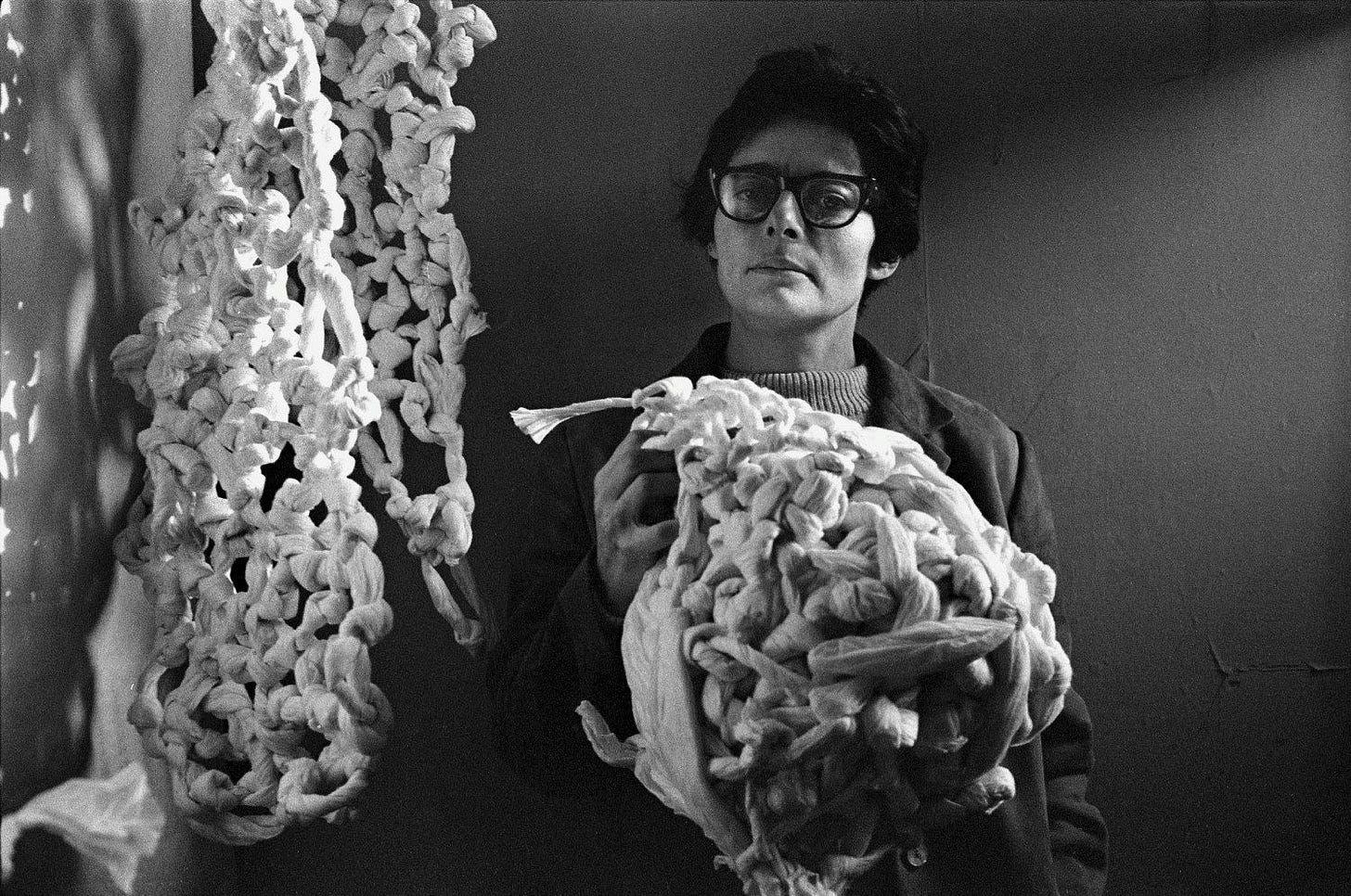 Clay Perry (photograph), Mira Schendel and Droguinhas, 1966 [AWARE: Archives of Women Artists, Research and Exhibitions, Paris. Art: © Estate of Mira Schendel. Photo: © Clay Perry. Courtesy England & Co. Gallery, London]