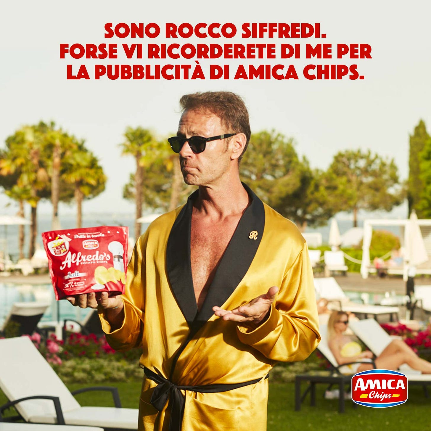 Pubblicità Alfredo's con scritta "Sono Rocco Siffredi, forse vi ricorderete di me per la pubblicità di Amica Chips".