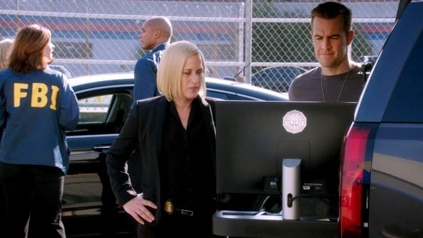 patricia arquette working james van der bulge beek in csi cyber 2015