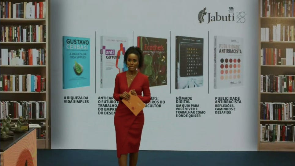 Maju Coutinho anunciando os cinco finalistas da categoria Economia Criativa da 62ª edição do Prêmio Jabuti.