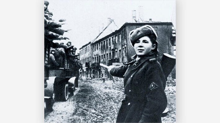 The Soviet soldier shows the way to Berlin - 1945