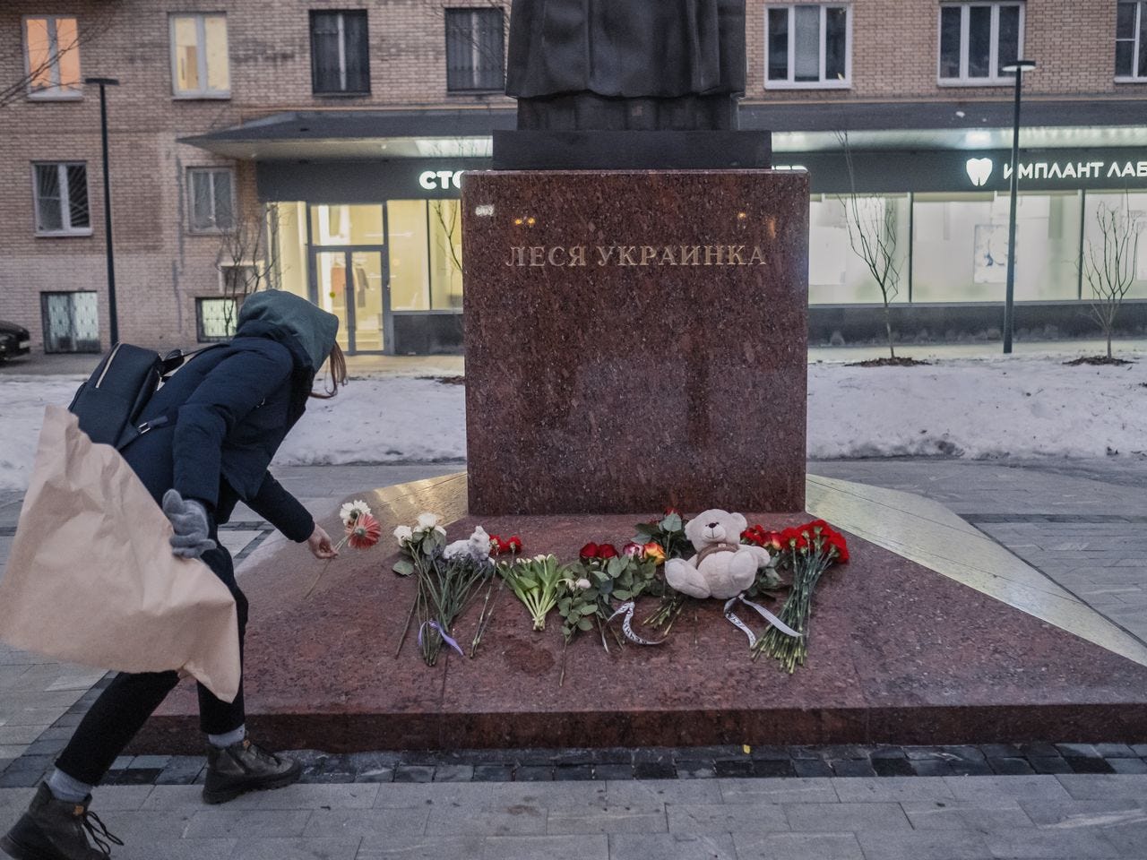 Russians Mourn Ukrainians Killed in War at Statue to a Ukrainian Poet in  Moscow - WSJ
