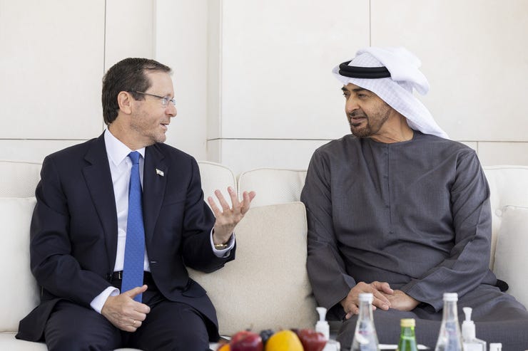 Scheich Mohammed bin Sajed empfängt den israelischen Präsidenten Jizchak Herzog in Abu Dhabiin 