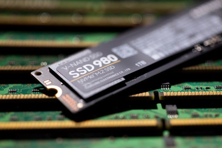 SSD M2, uno de los discos más usados en la actualidad para correr sistemas operativos. Foto Bloomberg