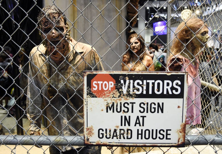 the walking dead exhibit at comic con 2017