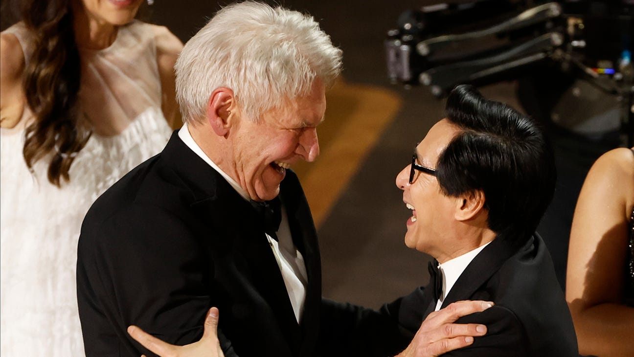 Harrison Ford, Ke Huy Quan's Awards Season Reunion Ends in Oscars Hug – The  Hollywood Reporter