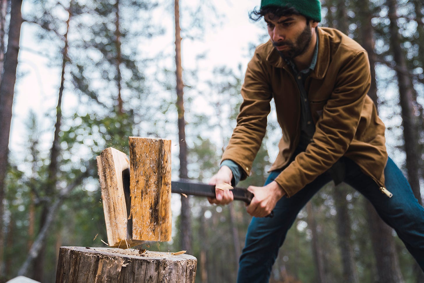 How to split firewood (with or without an axe) - The Manual