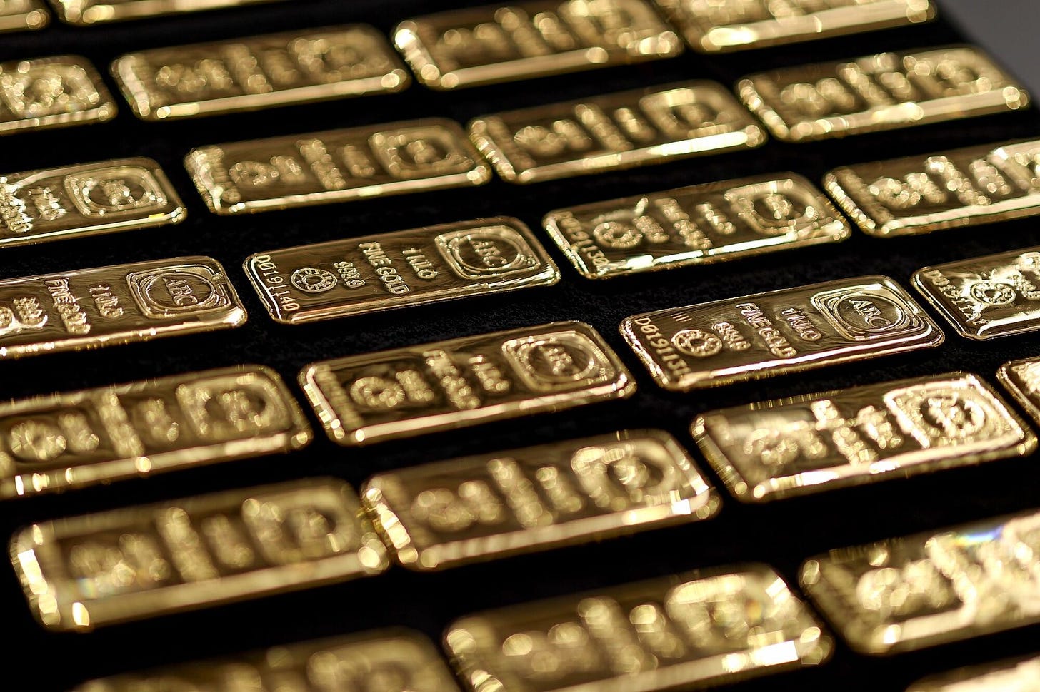 Gold Soars to New Heights: How Fed's Anticipated Rate Cut is Boosting Demand