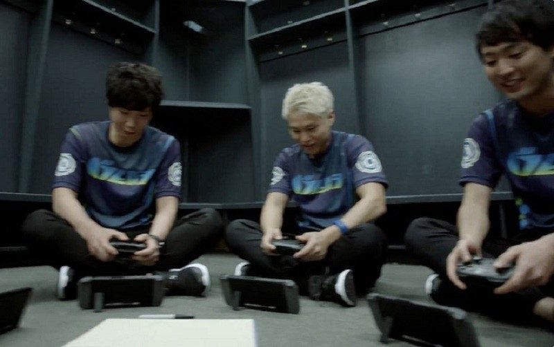 nintendo switch japanese men playing 2016