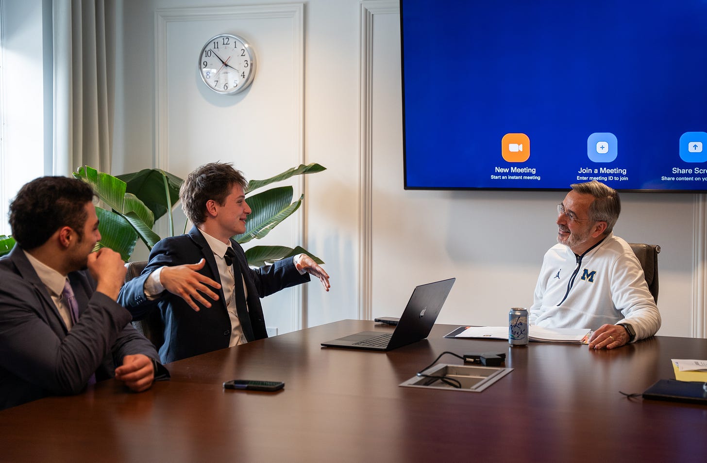 Gardner demonstrating “framemogging” to President Grasso on Monday, March 30 | Credit: The Michigan Review Staff