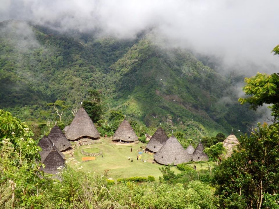 Wei Rebo Village, communal houses