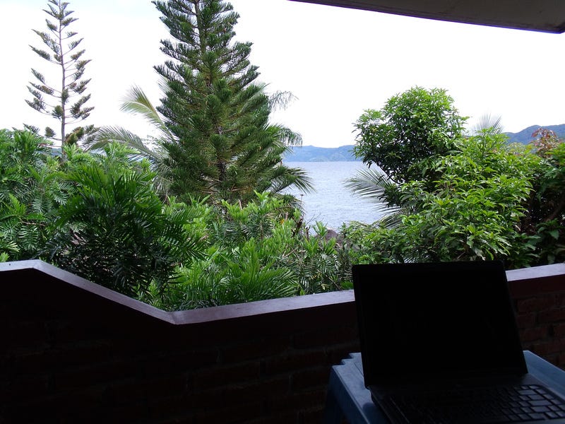 Office with lake view: Tuk-Tuk - Sumatra