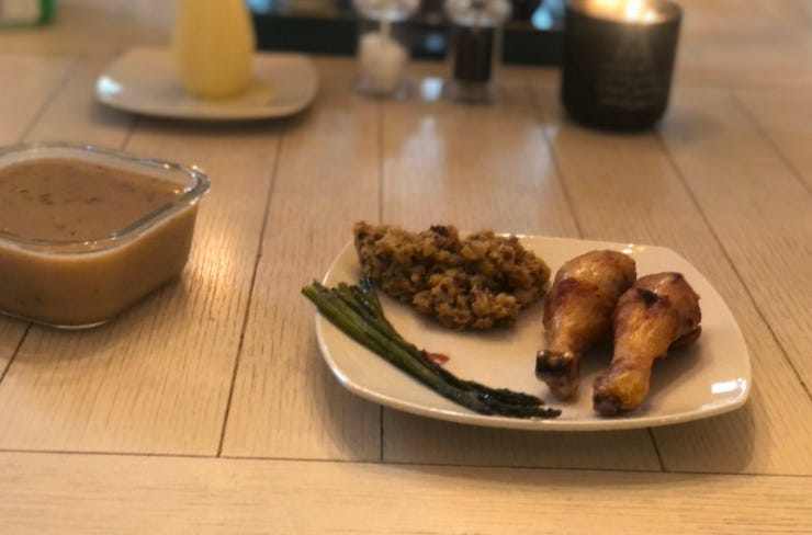 image of chicken drumsticks, stuffing and asparagus