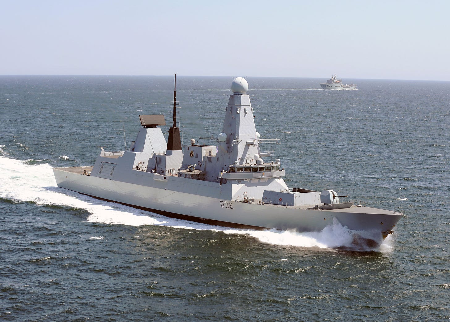 File:Type 45 Destroyer HMS Daring in the English Channel MOD 45151621.jpg -  Wikipedia