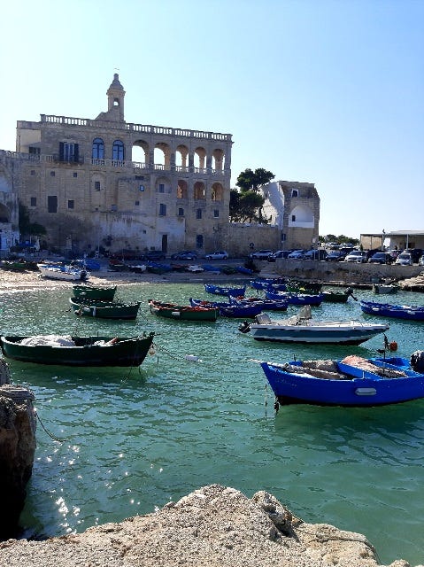 vista sull'ex Abbazia di San Vito a Polignano a Mare in Puglia
