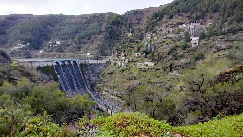 Presa del embalse de Salime, Asturias