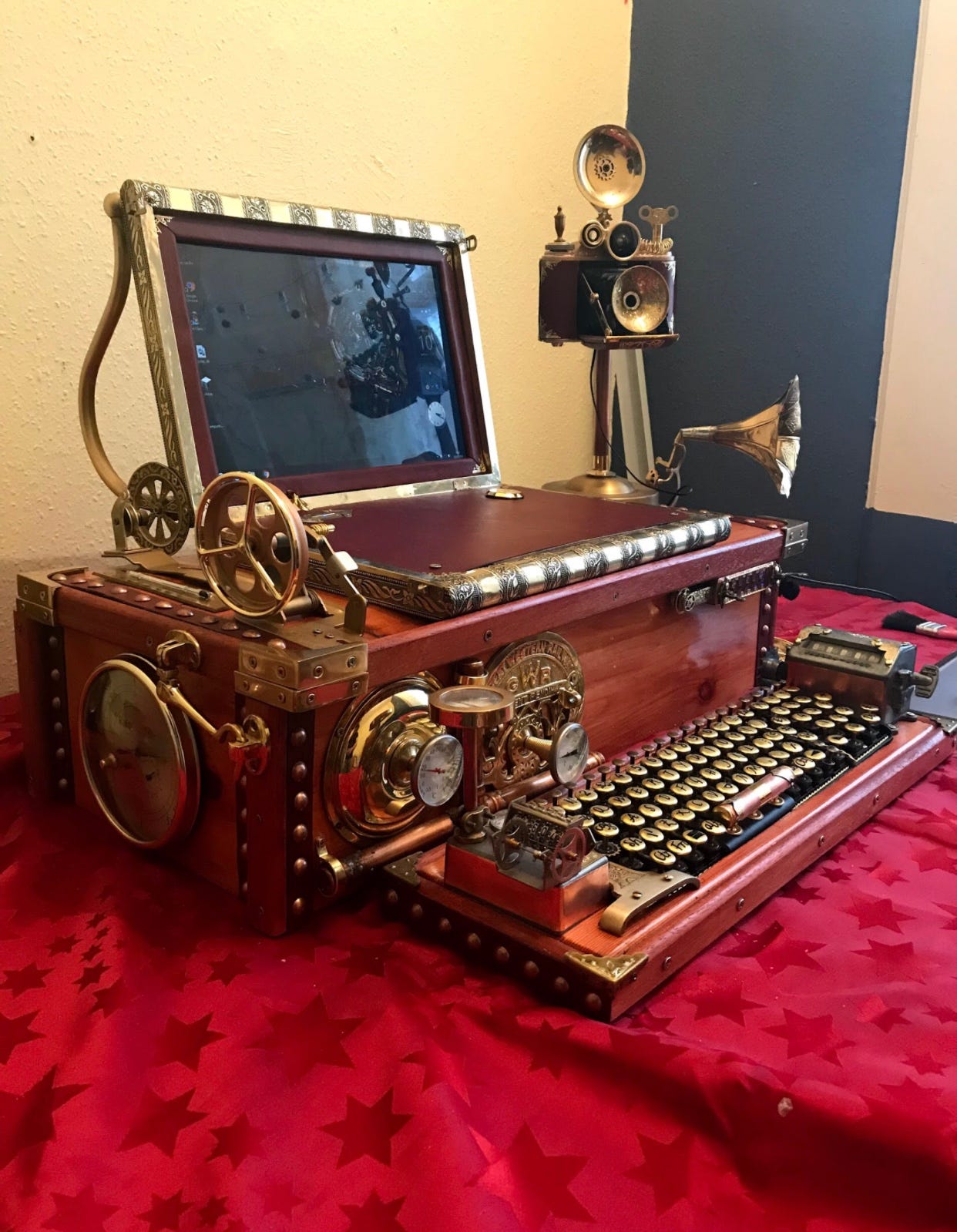 File:Victorian Style Steampunk Computer.jpg - Wikimedia Commons