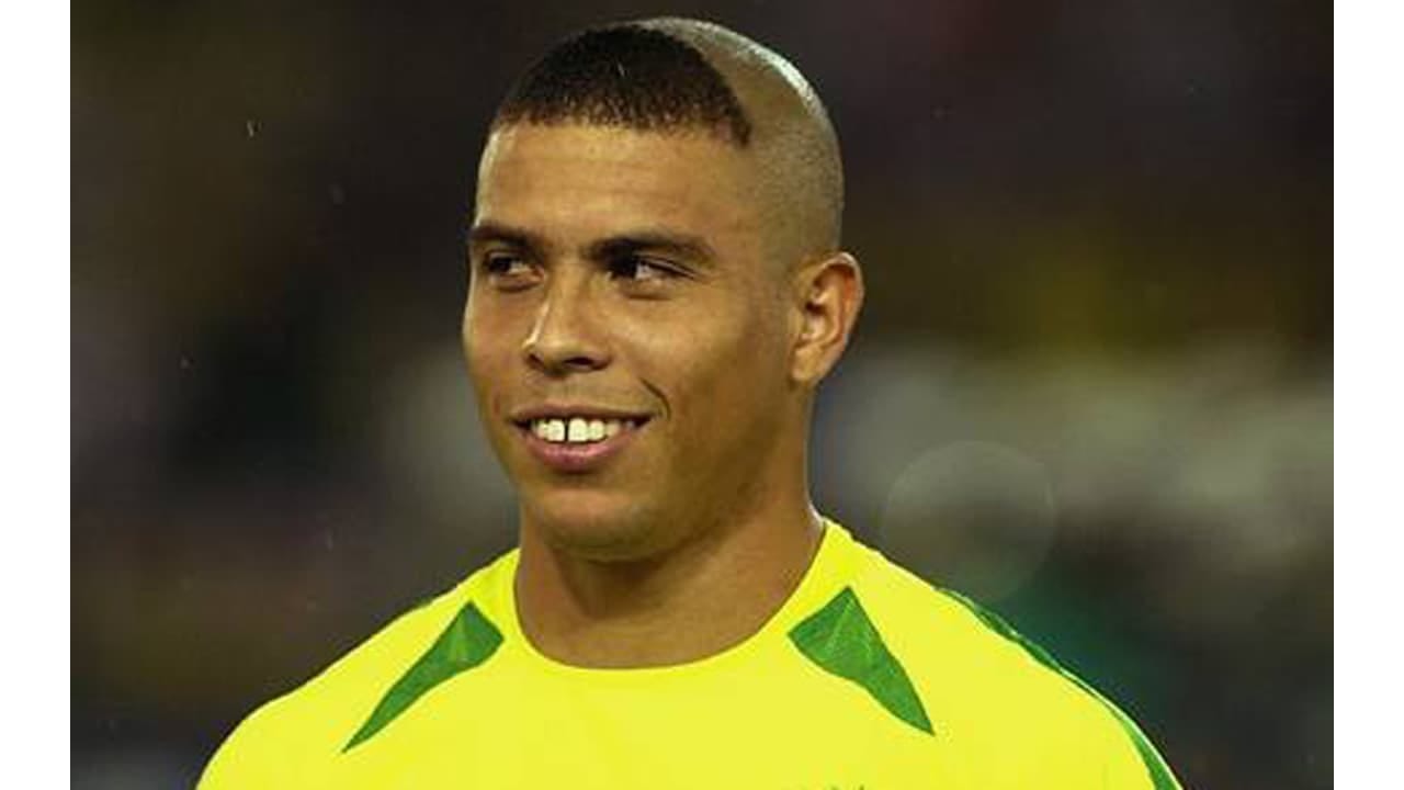 Ronaldo Fenômeno explica 'horrível' corte de cabelo na Copa 2002 e pede  desculpas às mães - Lance!