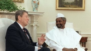 Habré meeting President Reagan in 1987