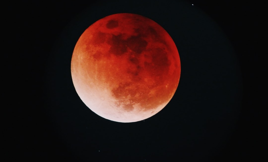 red moobn