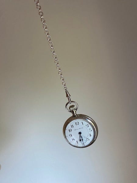 Swinging pocket watch