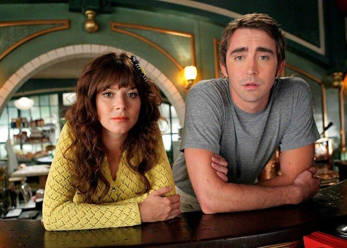 Pushing Daisies: Anna Friel and Lee Pace lean against the counter at the Pie Hole.