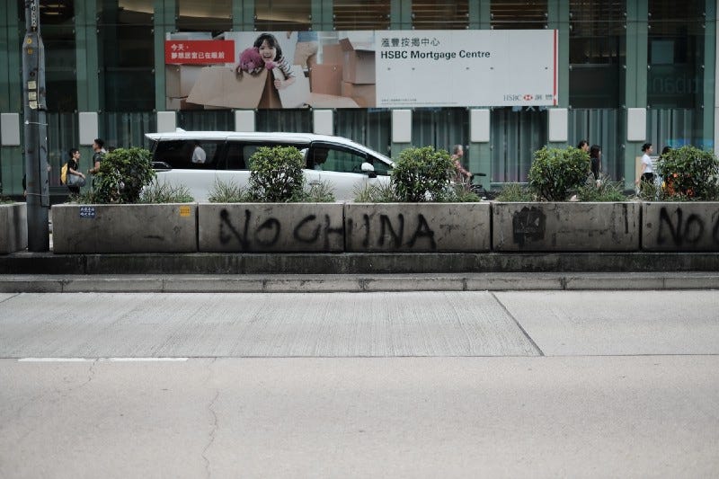Hong Kong, Financial Hub, Graffiti: „No China”