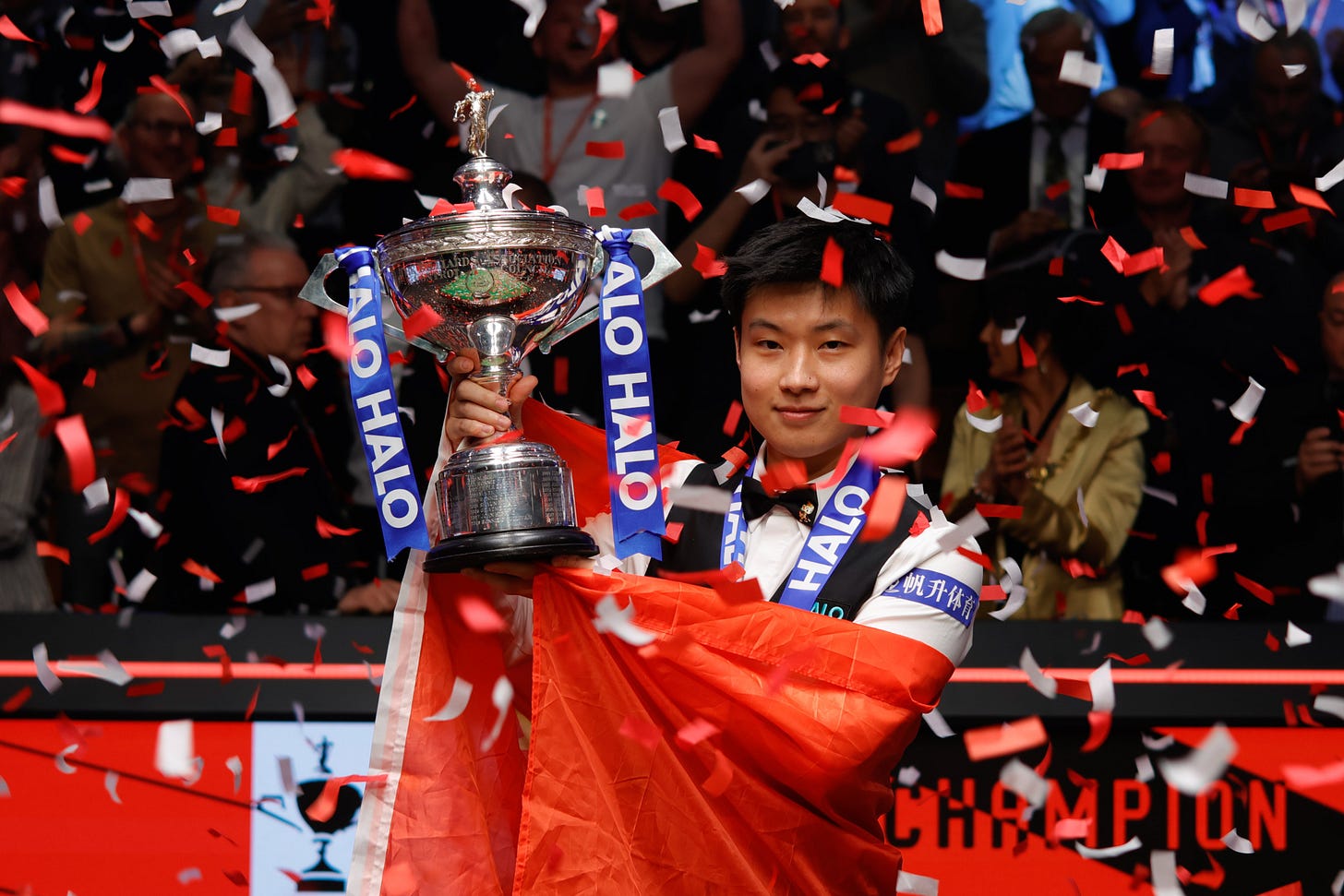 Zhao Xintong, con el título de campeón del mundo de snooker