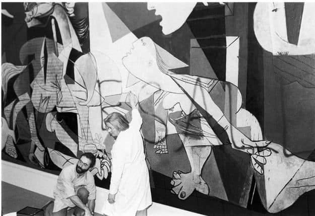 Museum employees clen spray paint off Picasso’s Guernica