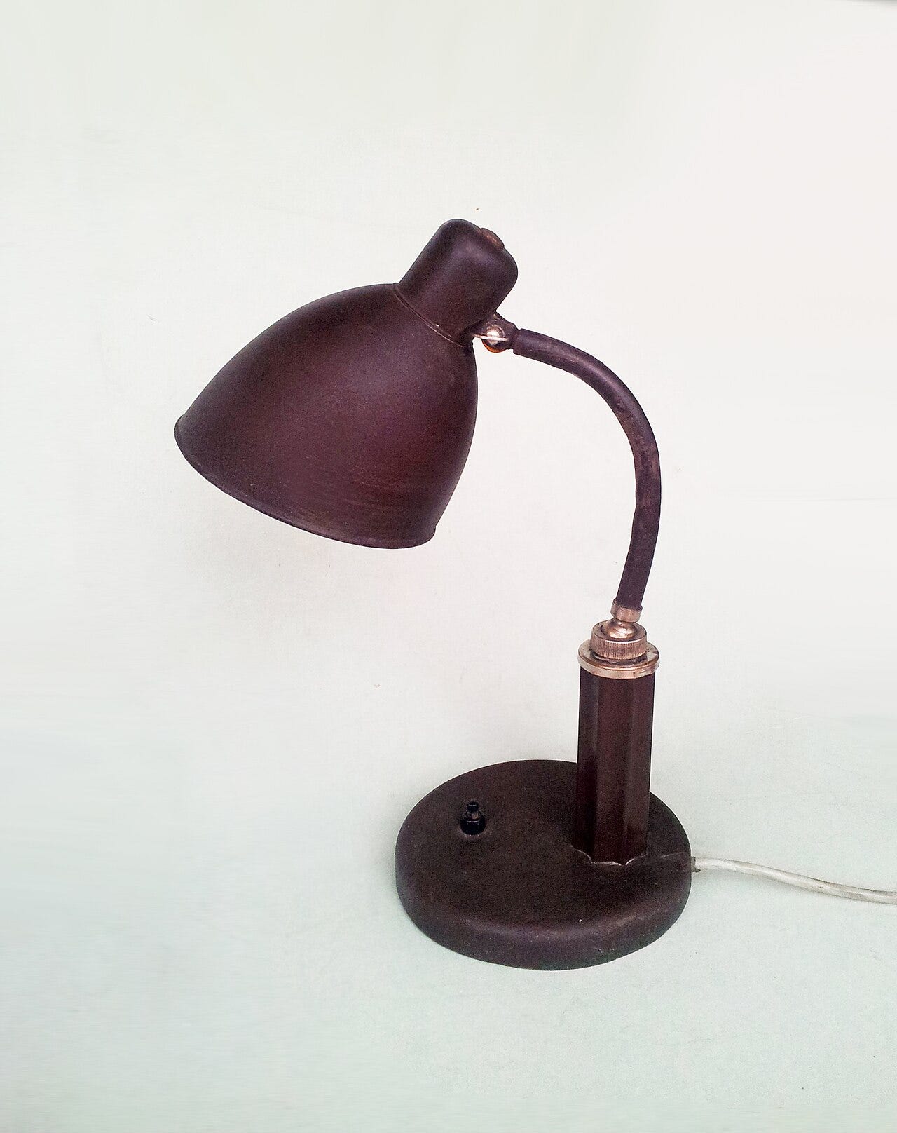 The Molitor Grapholux lamp, by Christian Dell (1922–1925) The Molitor Grapholux lamp, by Christian Dell (1922–1925)