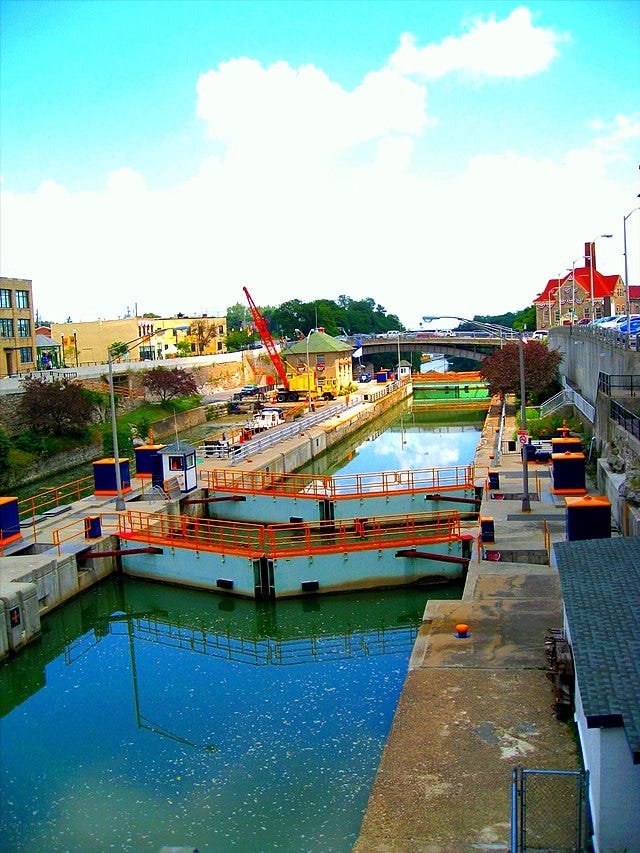 https://upload.wikimedia.org/wikipedia/commons/thumb/0/08/Lockport_New_York_-_Erie_Canal_Locks_34_35_-_%22siamese_twins%22%2C_where_the_upper_door_of_Lock_34_is_also_the_lower_door_of_Lock_35_-_Flickr_-_Onasill_~_Bill_-_103_Million_Views_-_Thank_You.jpg/640px-thumbnail.jpg