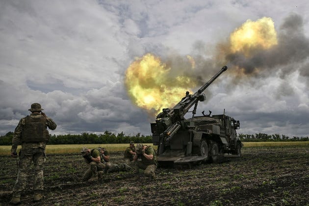 Ukrainian servicemen fire with a French self-propelled 155 mm/52-calibre gun Caesar toward Russian positions in the eastern Ukrainian region of Donbas on June 15, 2022. 