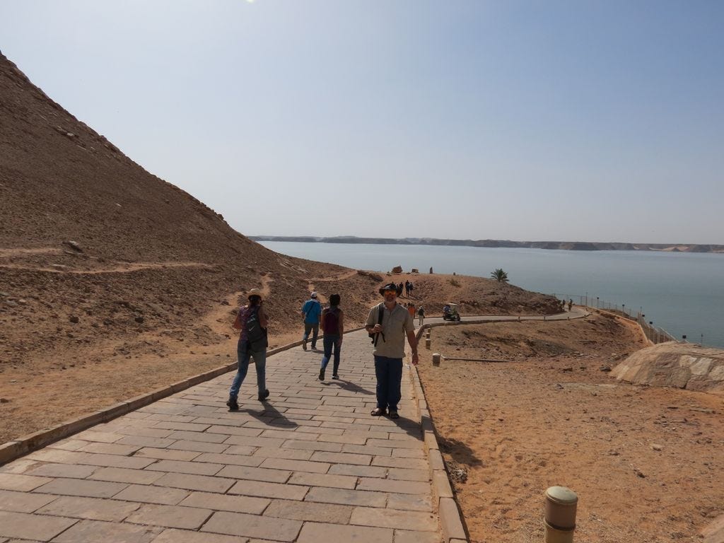 Path towards Abu Simbel