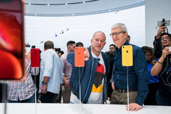 Jony Ive ogłasza wieloletnią współpracę z Ferrari | iMagazine
