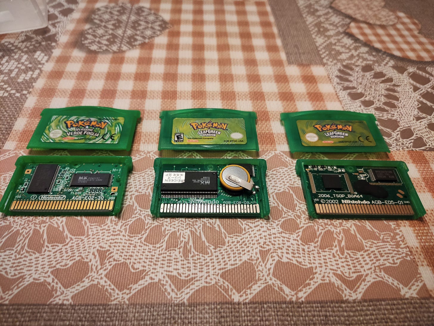 Copies of Pokémon LeafGreen. Left side is a genuine Italian copy, centre is a reproduction, right side is a reproduction (Photo credit: Lucent)